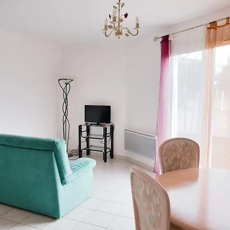 Сasa de vacaciones 70 M Comfortable House In