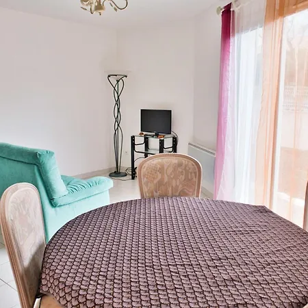 Сasa de vacaciones 70 M Comfortable House In